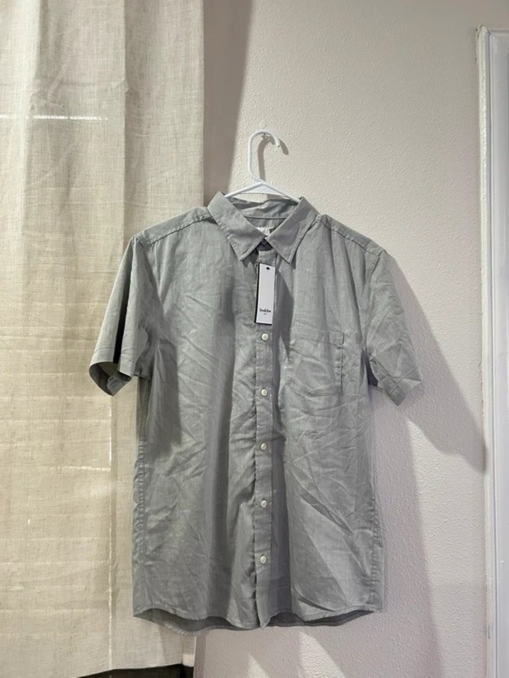 Men's Short-Sleeve Button-Down Shirt in Light Gray
